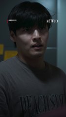 “네가 집에 있을 때만 소리 난다고” 초인종 너머, 수상한 아랫집 여자의 등장. 영화 , 절찬 스트리밍 중.