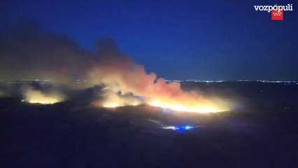 Espectaculares imágenes de drones trabajando en el flanco izquierdo del incendio en Méntrida