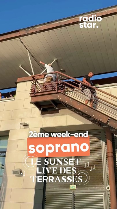 Soprano arrive sur la scène des Sunset Live des Terrasses. #soprano #sunsetlive #concert #live