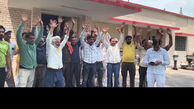 VIDEO: पावर हाउस पर ग्रामीणों का प्रदर्शन, अघोषित बिजली कटौती से नाराज़