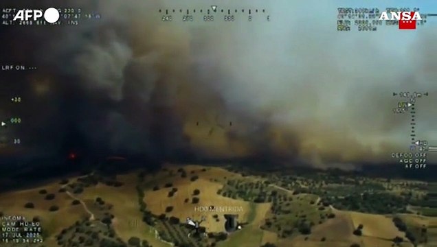 Spagna, vasto incendio boschivo nella provincia di Toledo
