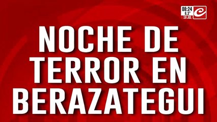 Varios delincuentes atacan violentamente a una mujer y le roban el auto
