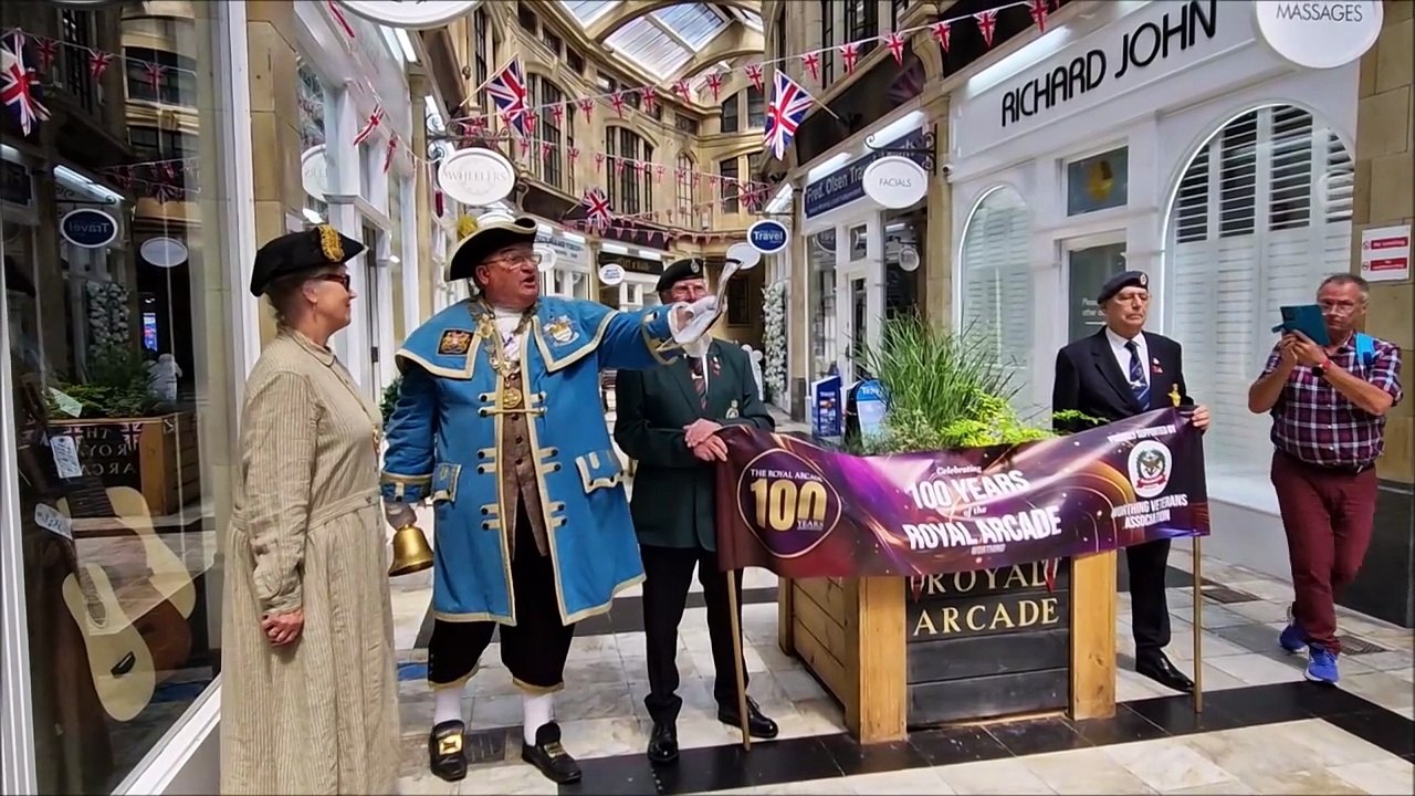 Roaring Twenties party celebrates 100 years of the Royal Arcade in Worthing