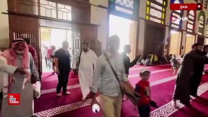 Suriyeliler Cuma namazını kılmak üzere tarihi Emevi Camii'ne akın etti