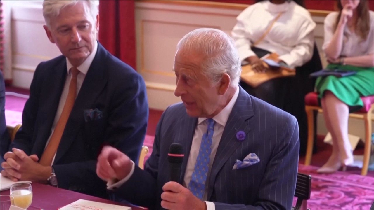 El robot de inteligencia artificial 'Ai-Da' crea el retrato 'Rey Algoritmo' del rey Carlos III