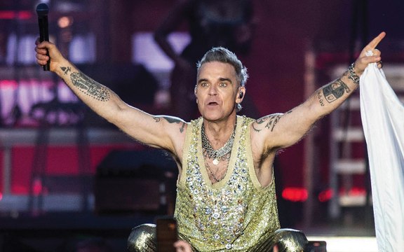 Robbie Williams incanta Trieste e annuncia il nuovo album Britpop : toccata, concerto e fuga