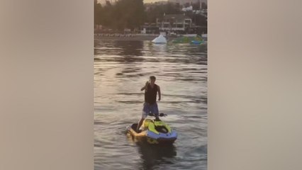 Huijsen, como una moto, en sus vacaciones de verano
