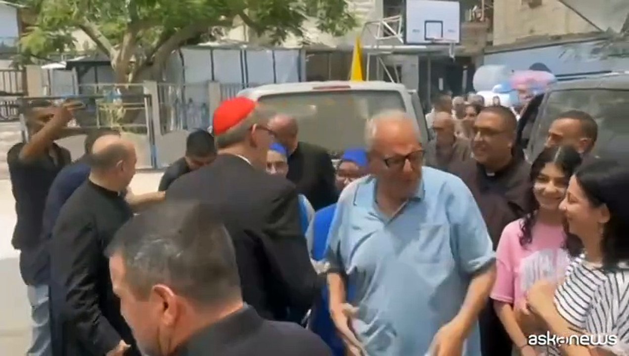 Il cardinale Pizzaballa in visita nella chiesa colpita a Gaza