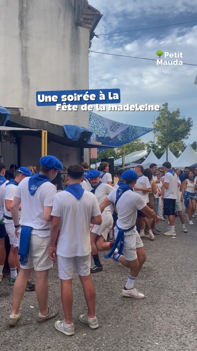 🎉 Bienvenue à la Madeleine de Mont-de-Marsan – 5 jours de folie au cœur des Landes ! 🔥Entre bandas, courses landaises, taureaux dans les rues, tenues blanches et foulards bleus, la ville se transforme en une immense fête.