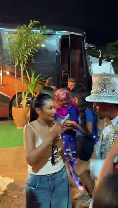 Simaria chora com pedido de voltar aos palcos ao lado da irmã Simone Mendes; dupla anunciou fim em 2022