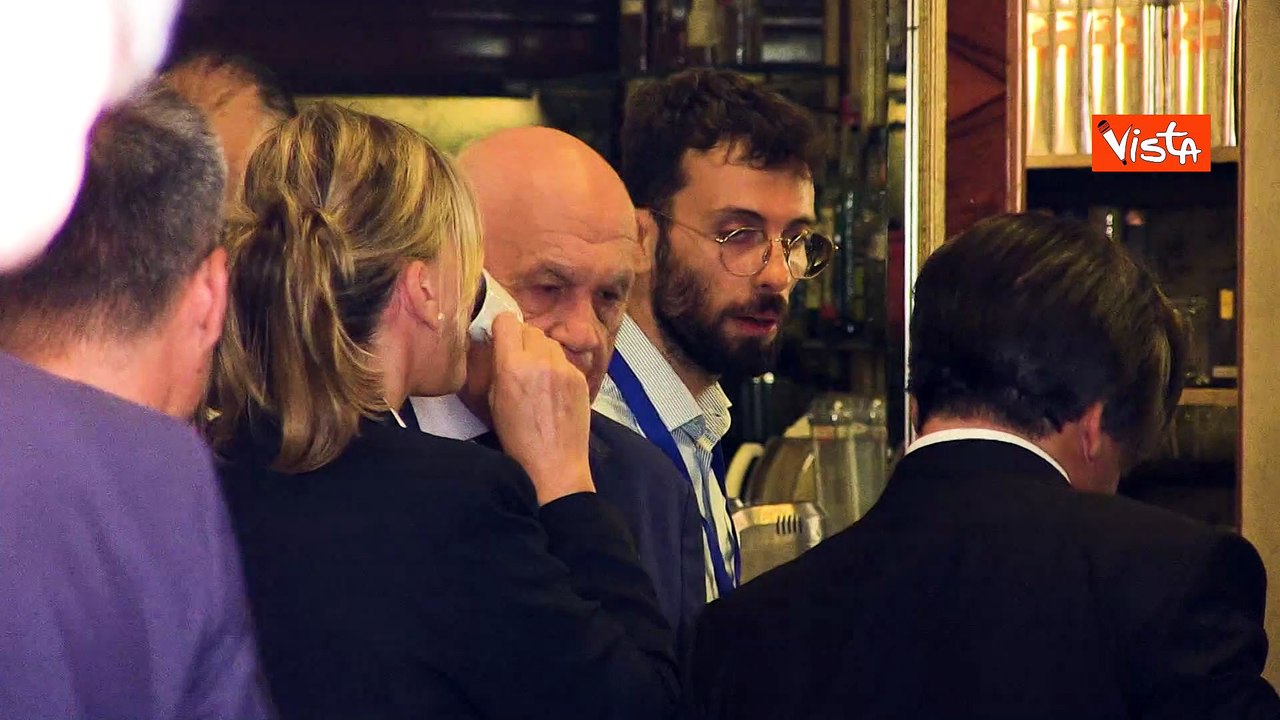 Pausa caffè per il Ministro Nordio a margine del convegno di Fratelli d'Italia "Parlate di mafia"