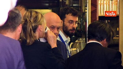 Pausa caffè per il Ministro Nordio a margine del convegno di Fratelli d'Italia "Parlate di mafia"