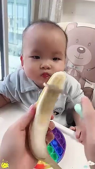 Make Feeding Fruits a Breeze with the Baby Fruit Feeding Spoon! #babycare #babyfood