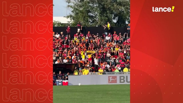 Torcida do Flamengo faz festa em amistoso com o Bayer