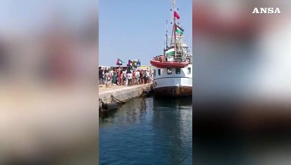 Salpata Freedom Flottilla da Gallipoli, 'a Gaza anche giocattoli e medicine'