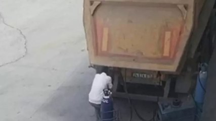 Damper kapağının başına çarptığı şoförün öldüğü olayın görüntüleri ortaya çıktı