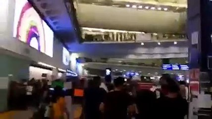 726機場老伯伯先出手拍打 (2019-07-26)