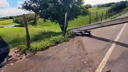 Carro colide em poste de alta tensão na AL-110, em Arapiraca