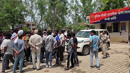 फिल्मी अंदाज में गैंगवार, दो गुटों के विवाद में गोलियां चली, युवक की बेरहमी से पीट-पीटकर हत्या