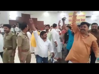 नगर निगम की बैठक में हंगामा, दोनो पक्षों के पार्षदों ने लगाए नारे