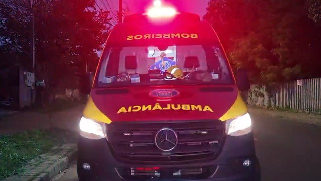 Morador é socorrido pelo Siate após cair dentro de casa no Bairro Coqueiral