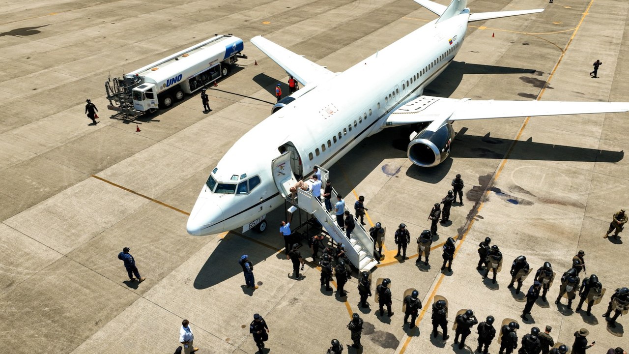 El Gobierno de Bukele devuelve a los venezolanos deportados a cambio de presos políticos