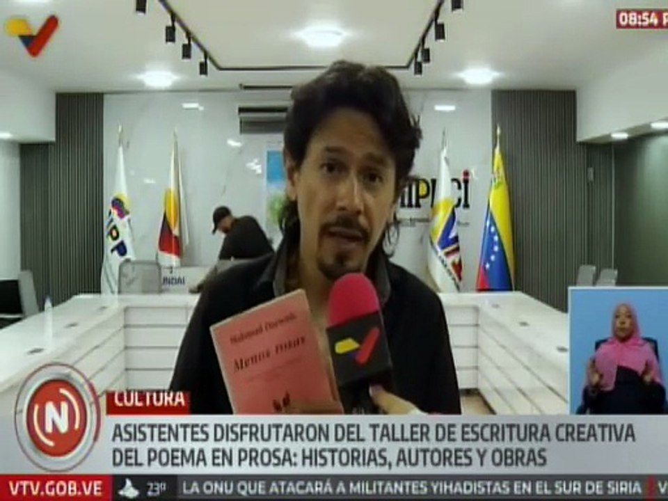 Poeta colombiano Fredy Yezzed compartió sus experiencias en escritura de versos y prosas