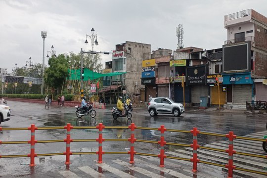 Rajasthan Weather : जयपुर में रिमझिम बारिश से मौसम हुआ सुहाना, तापमान में ठंडक घुली