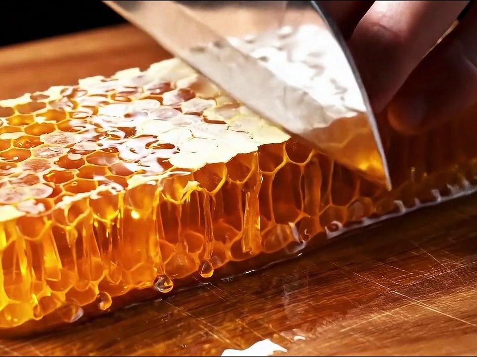Honey Comb Slime Being Cut #oddlysatisfying #honeycomb#satisfying #veo3 #honey