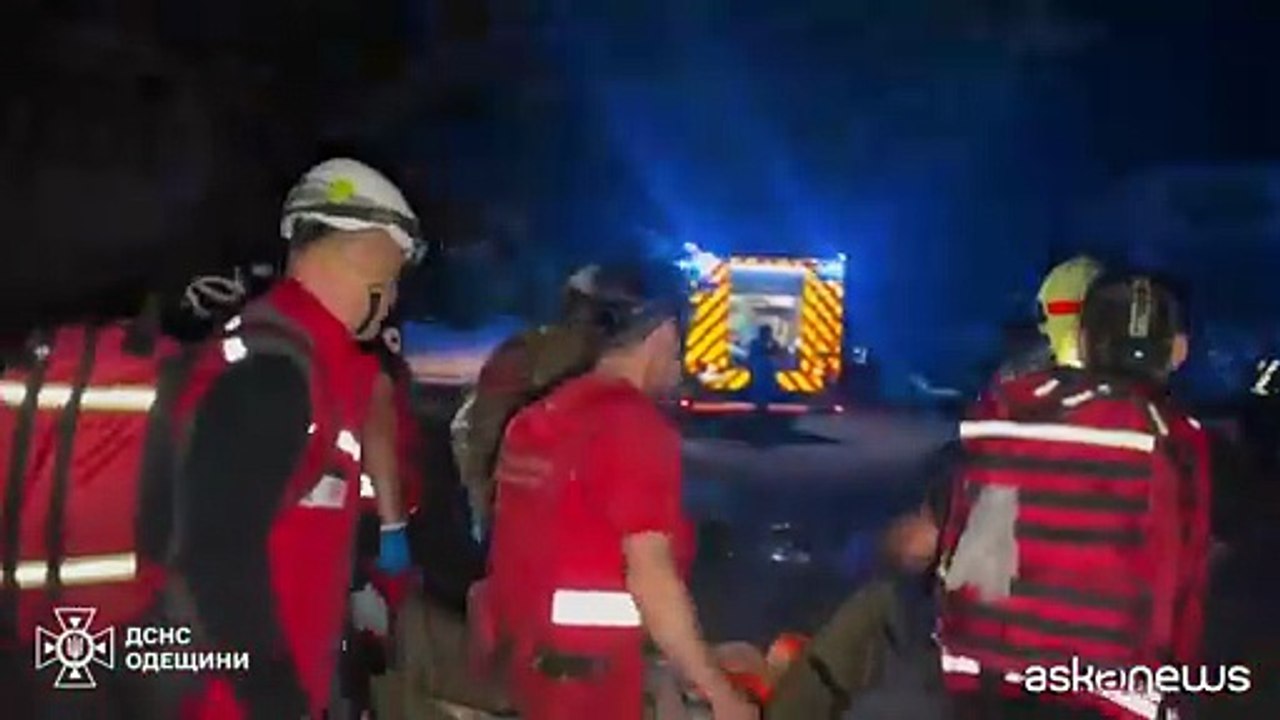 Sciame di droni russi su Odessa: almeno un morto e diversi feriti