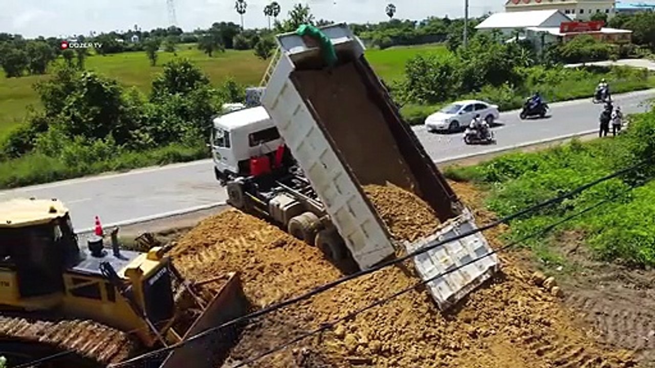 Wonderful Start Project! Land filling for Road construction By Dozer SHANTUI With 25.5 ton trucks