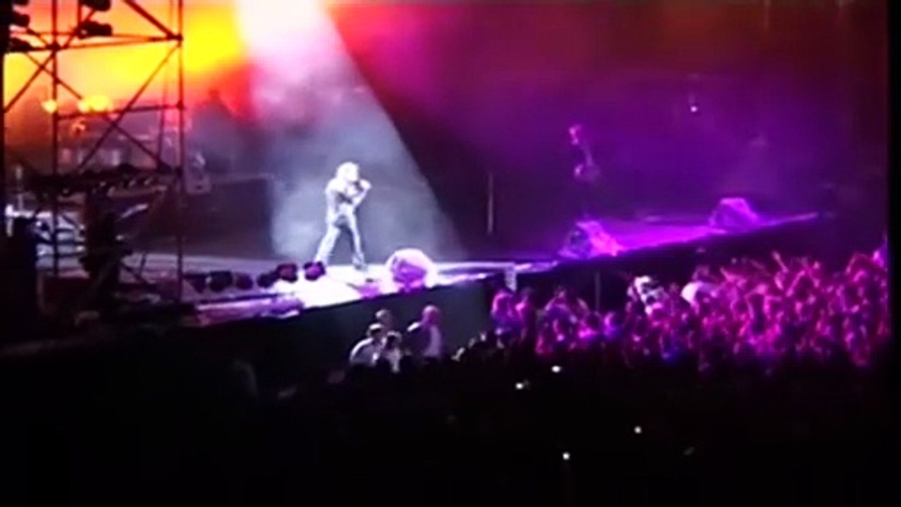 Johnny Hallyday à La Réunion – Journal Antenne Réunion (25 mai 2003) Concert événement à Saint-Denis