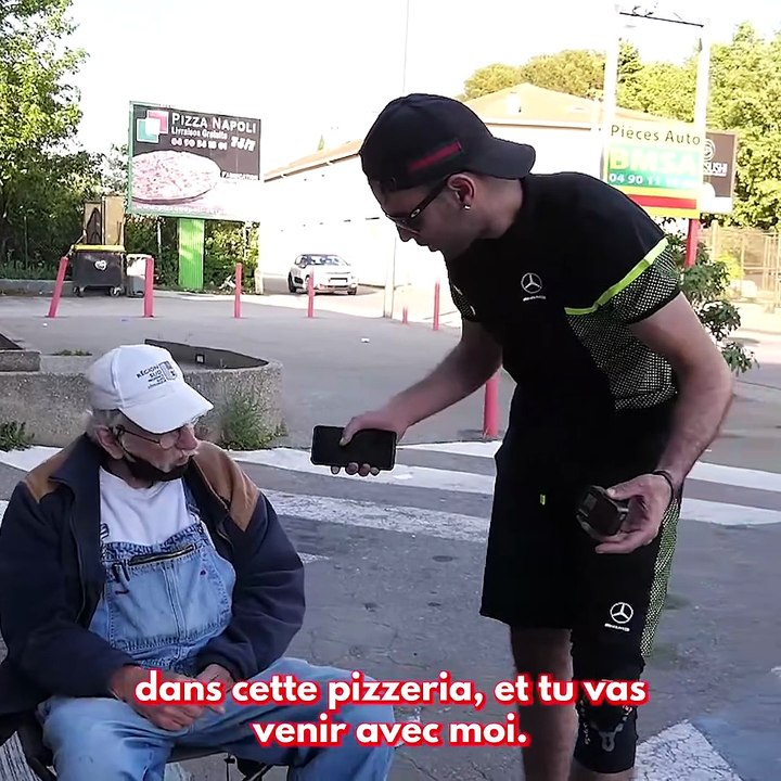 Offrir 200 € de pourboire à un SDF ! (Gilbert 82 ans) 🙏😢