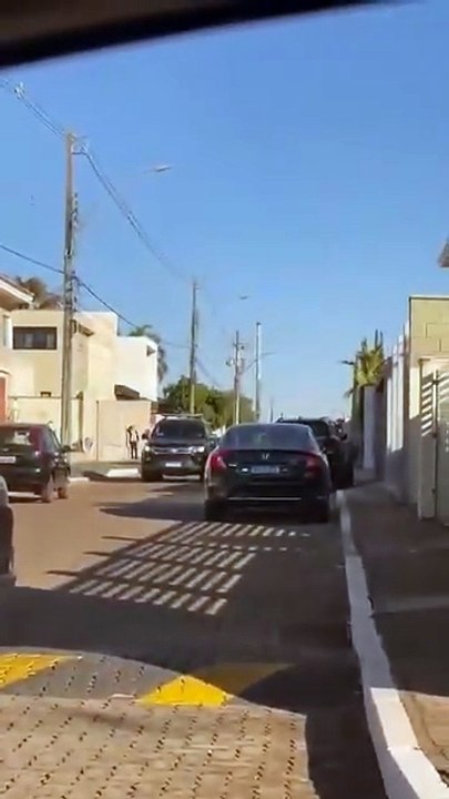 🇧🇷 L'ancien président brésilien Jair Bolsonaro  a fait l'objet de mandats de perquisition et de saisie exécutés à son domicile et au siège du parti PL à Brasília.