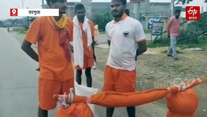 छेड़छाड़ पीड़िता को इंसाफ दिलाने कांवड़ यात्रा; आधा सिर मुड़वाकर 80KM चल रहा पैदल