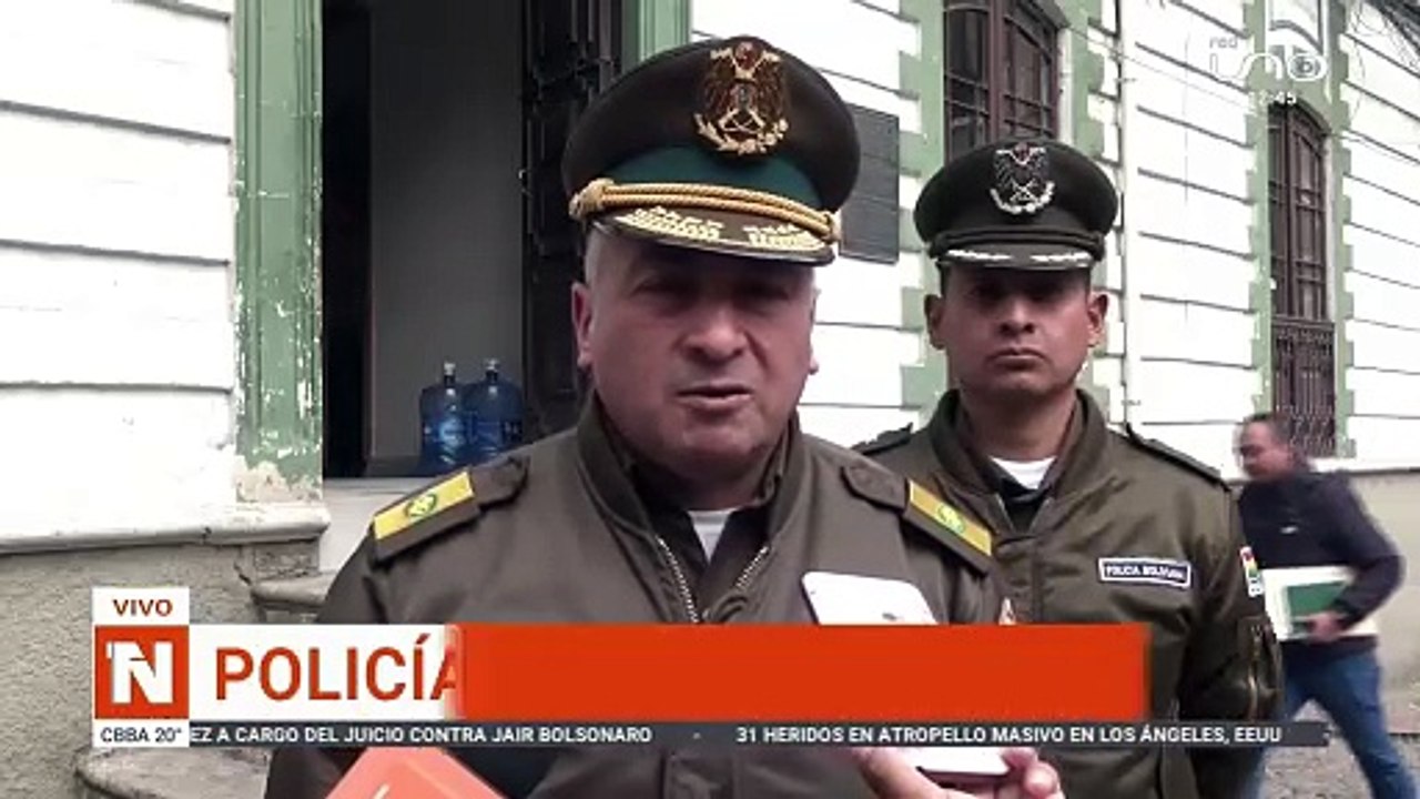 policías