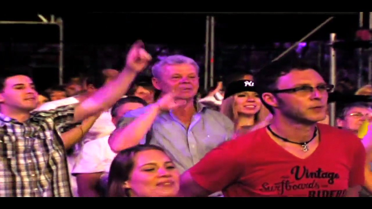 HELENE FISCHER — MIT KEINEM ANDER‘N ● LIVE AUS BERLIN · 2015 // HELENE FISCHER — FARBENSPIEL LIVE – DIE STADION-TOURNEE