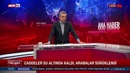 Caddeler su altında kaldı, arabalar sürüklendi