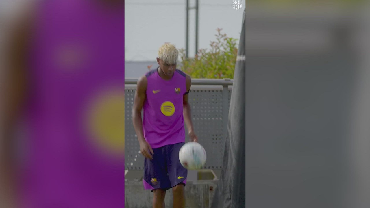 El Show de malabarismos de Lamine Yamal en el entrenamiento del Barça