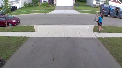 Delivery Woman Dodges Bird Attack and Escapes