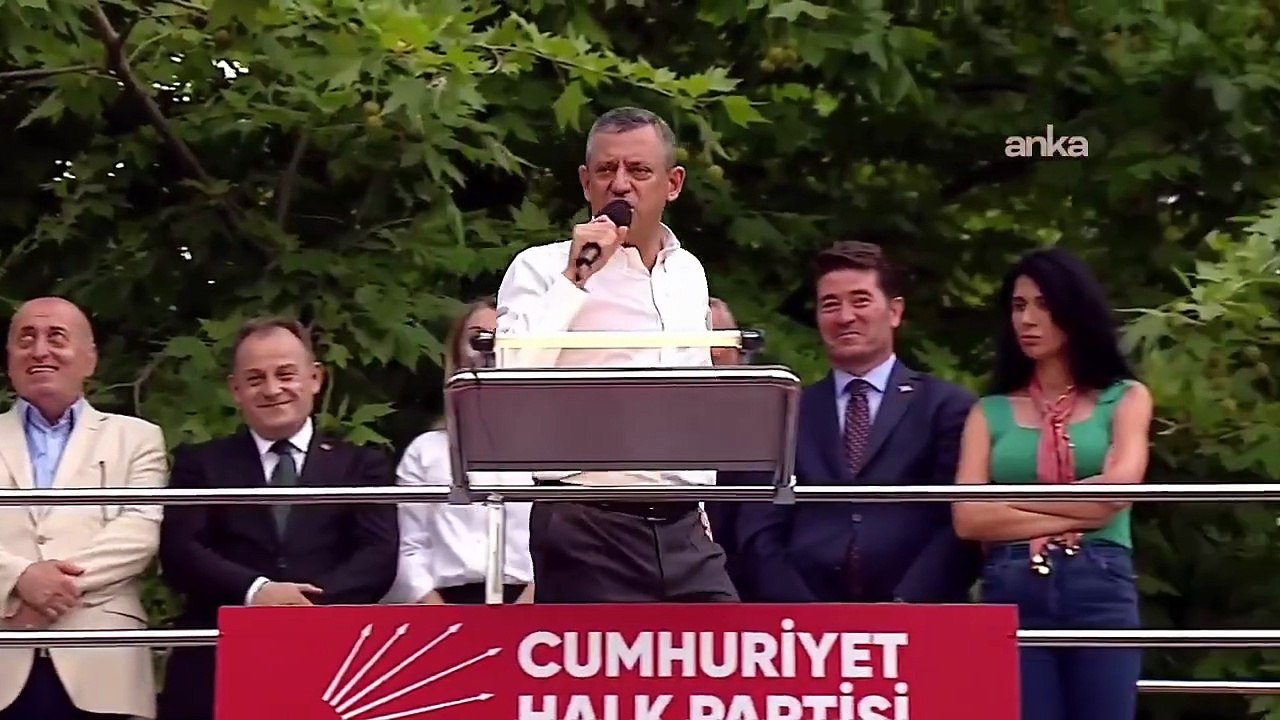 Özgür Özel'den 'Mehmet Şimşek' mesajı: 'Pazartesi kabine değişecekmiş, seni bırakmayız hesap soracağız'