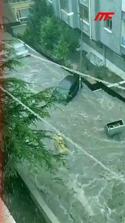 Inondations à Keçiören (Ankara) : rues submergées après des pluies torrentielles