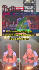 GENIOS 😅😅 Las mascotas de los Phillies de Philadelphia recrearon la escena viral del CEO de de Astronomer