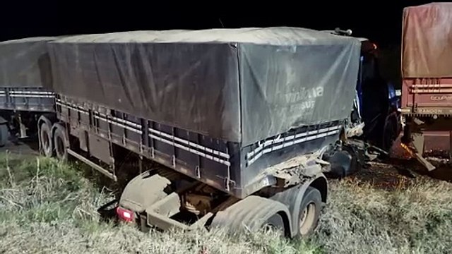 Caminhões se envolvem em colisão na rodovia BR-163, em Sede Alvorada