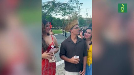 Público de diversas edades acude a la residencia musical  de Bad Bunny en el Coliseo de Puerto Rico