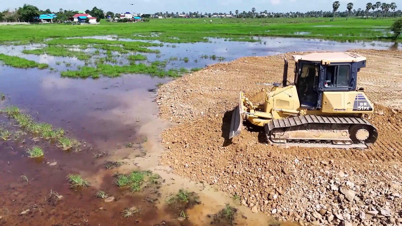 Nicely! Update Landfill Huge size Project Using KOMATSU dozer Pushing Stone With Dump Trucks 5Ton