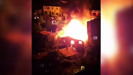 İstanbul'da gece yarısı korku dolu anlar: 4 gecekondu küle döndü