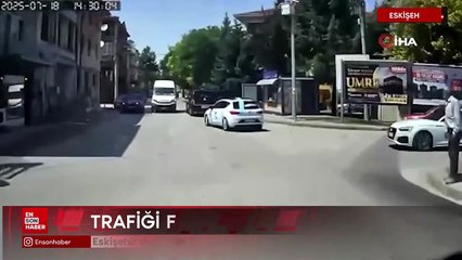Düğün konvoyu için yol kesti, trafiği felç etti