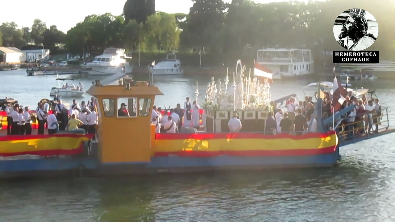 Procesión fluvial de la Virgen del Carmen de la Capilla del Puente de Triana