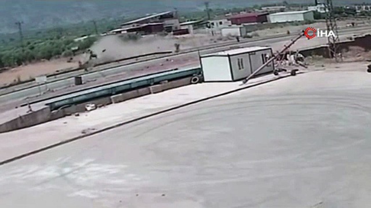 Gaziantep'te feci kaza: Kontrolde çıkan araç defalarca takla attı!